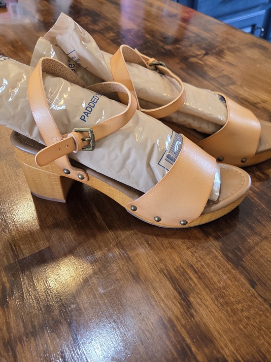 Cushionaire Shoes - CUSHIONAIRE Sloan Faux Wood Sandals Honey Size 7.5 cottegcore whimsy boho